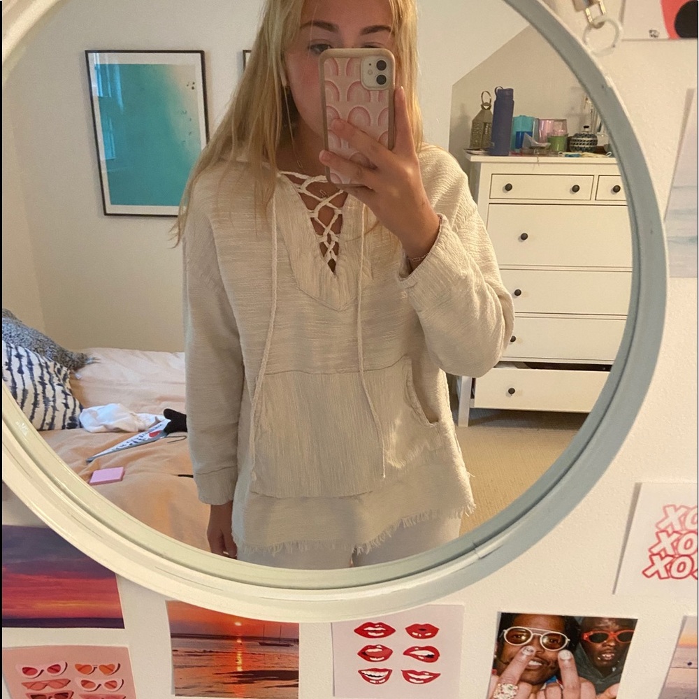 WHITE DRUG RUG JACKET/NO STAINS NOT WORN IN